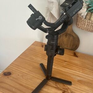 DJI Black Handheld Camera Gimbal Stabilizer Ronin-S